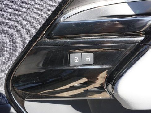 Used 2023 Land Rover Range Rover Sport SE image 40