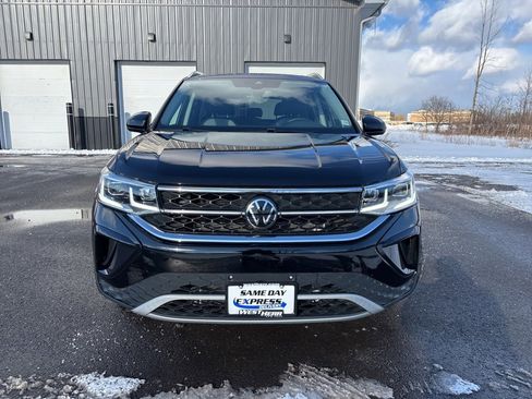 Used 2024 Volkswagen Taos SEL image 2