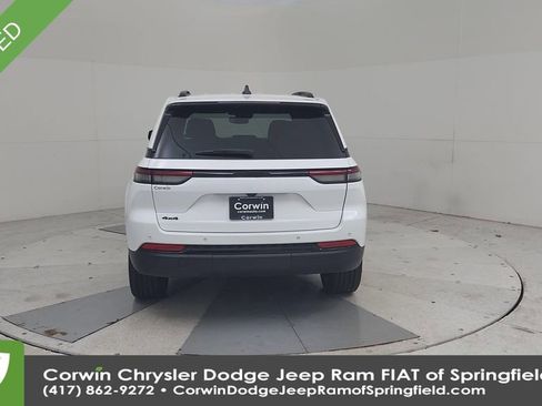 Used 2023 Jeep Grand Cherokee Altitude image 11