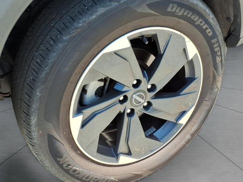 Used 2025 Nissan Rogue SV AWD/4WD image 5