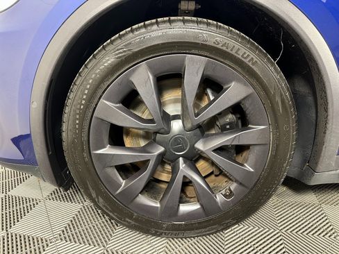 Used 2022 Tesla Model X Base image 16