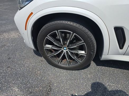 Used 2022 BMW X5 xDrive40i w/ M Sport Package AWD/4WD image 8