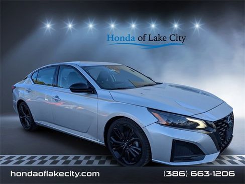 Used 2024 Nissan Altima 2.5 SR image 1