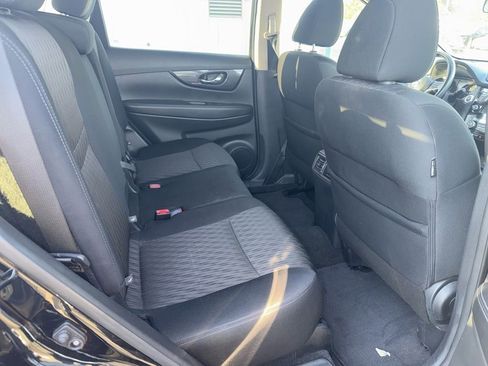 Used 2018 Nissan Rogue SV AWD/4WD image 13