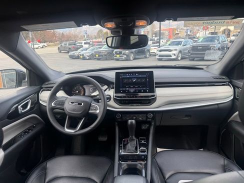 Used 2025 Jeep Compass Limited image 18