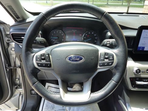 Used 2021 Ford Explorer XLT w/ Equipment Group 202A AWD/4WD image 25