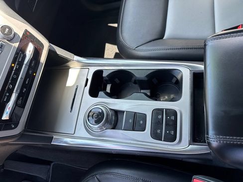 Used 2024 Ford Explorer XLT w/ Equipment Group 202A RWD image 18