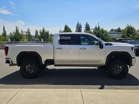 Used 2024 GMC Sierra 2500 Denali Ultimate w/ Max Trailering Package AWD/4WD image 6