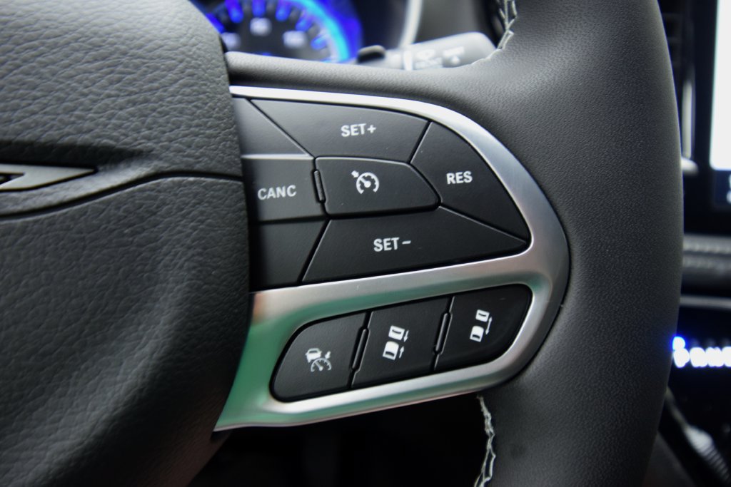 New 2027 Chrysler Pacifica Select w/ Family Tech Group FWD image 25