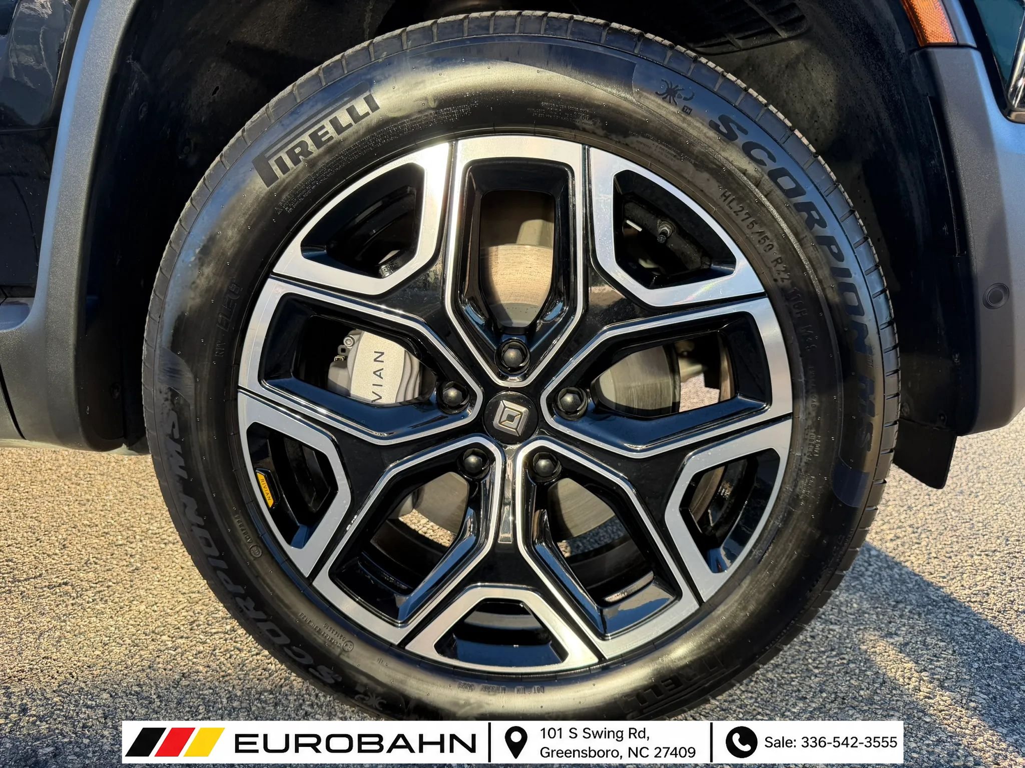 Used 2025 Rivian R1S Adventure Dual AWD/4WD image 28
