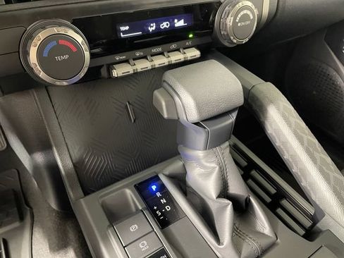 New 2026 Toyota 4Runner SR5 AWD/4WD image 4