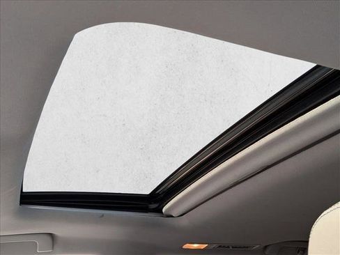 Used 2019 Toyota Highlander XLE image 12