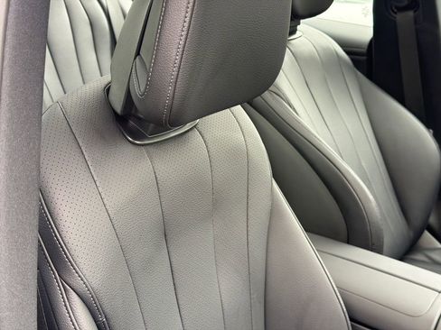 Used 2025 Mercedes-Benz E 350 4MATIC Sedan image 9