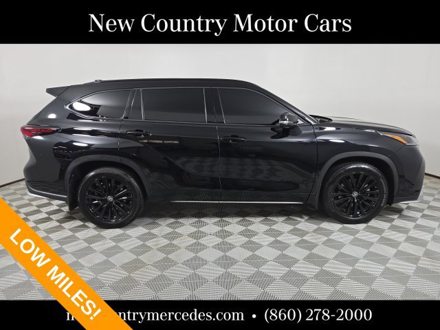 Used 2025 Toyota Highlander XSE AWD/4WD image 11