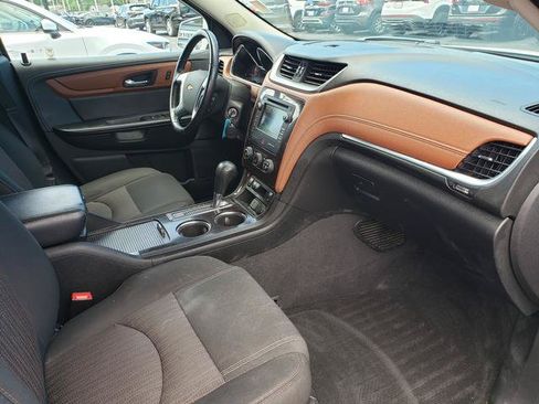 Used 2017 Chevrolet Traverse LT w/ Style and Technology Package AWD/4WD image 17