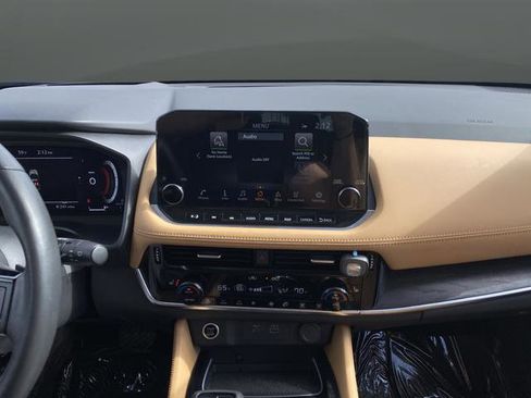 Used 2023 Nissan Rogue Platinum w/ Platinum Premium Package image 9