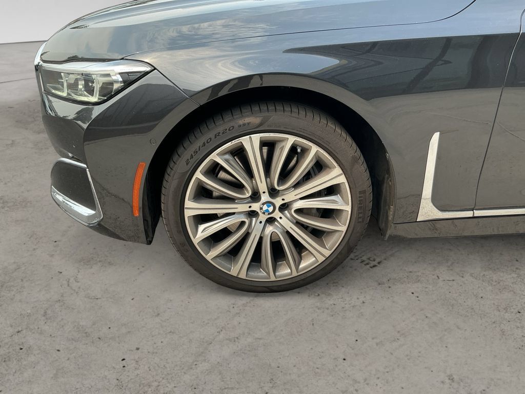 Used 2022 BMW 750i xDrive w/ Luxury Rear Seating Package AWD/4WD image 9