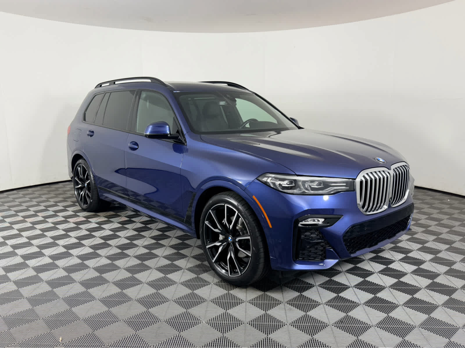 Used 2022 BMW X7 xDrive40i w/ M Sport Package AWD/4WD image 1