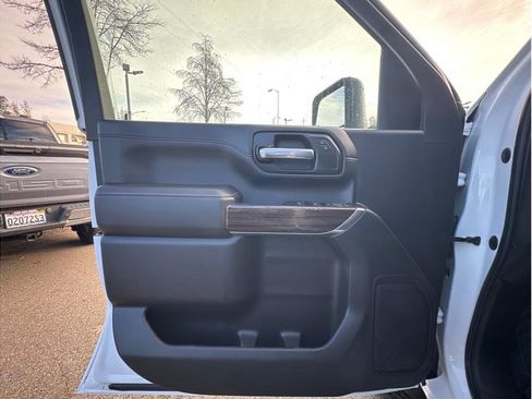 Used 2020 Chevrolet Silverado 2500 LT w/ Z71 Off-Road Package image 15