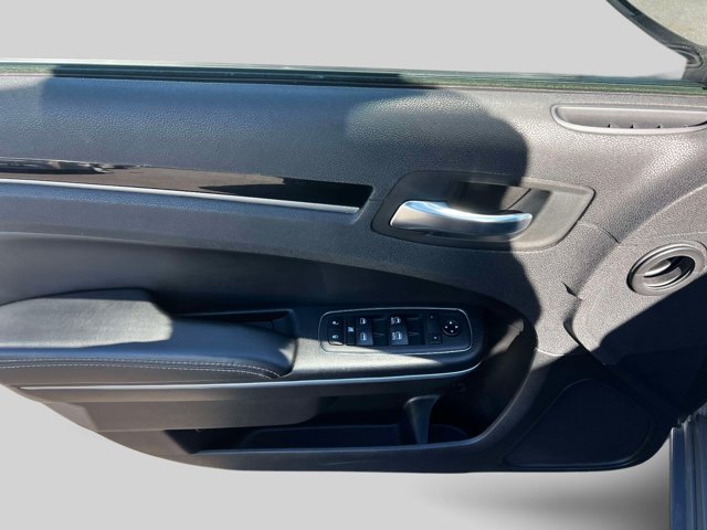 Used 2019 Chrysler 300 S RWD image 15