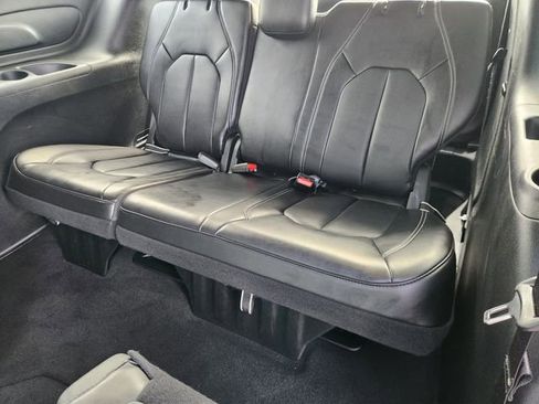 Used 2025 Chrysler Pacifica Select FWD image 30