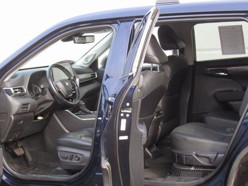 Certified 2021 Toyota Highlander Platinum image 15