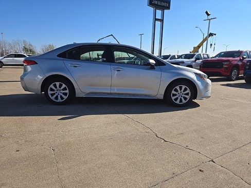 Used 2020 Toyota Corolla LE image 9