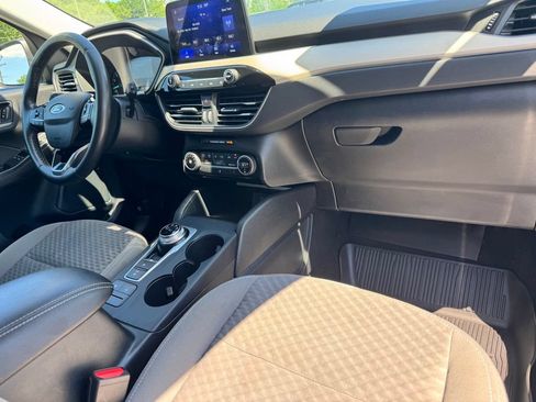 Used 2021 Ford Escape SE w/ Cold Weather Package AWD/4WD image 17