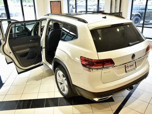 Used 2022 Volkswagen Atlas SE w/ Panoramic Sunroof Package AWD/4WD image 8