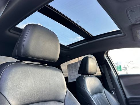 Used 2019 Chevrolet Malibu Hybrid w/ Leather Package image 17