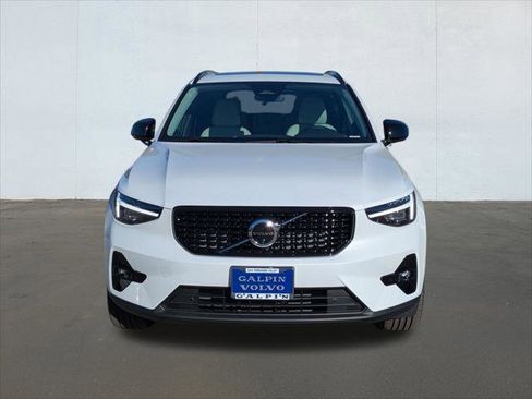 New 2026 Volvo XC40 B5 Plus w/ Protection Package Premier image 4