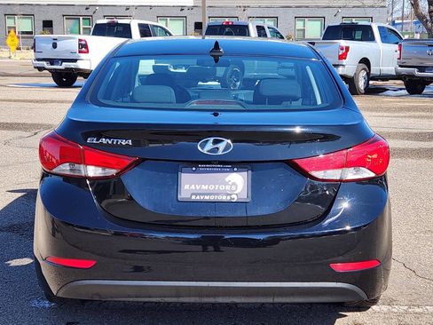 Used 2015 Hyundai Elantra SE w/ Option Group 03 FWD image 8
