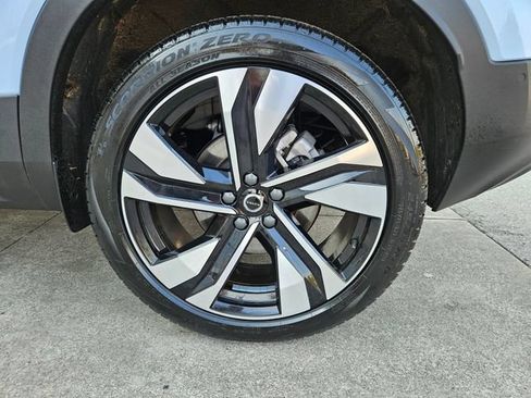 Used 2024 Volvo XC40 B5 Ultimate w/ Climate Package AWD/4WD image 9