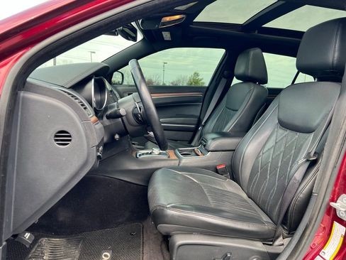 Used 2017 Chrysler 300 C Platinum w/ Safetytec Plus Group image 8