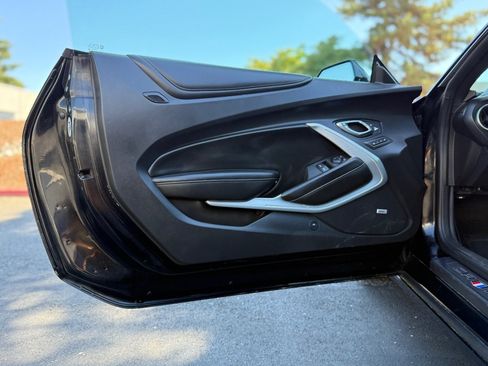 Used 2017 Chevrolet Camaro SS RWD image 9