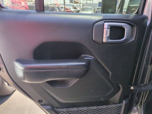 Used 2023 Jeep Wrangler Unlimited Rubicon AWD/4WD image 20