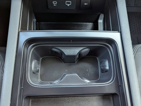 Used 2023 Land Rover Defender 110 X-Dynamic SE image 29