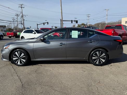 Used 2022 Nissan Altima 2.5 SV w/ SV Premium Package FWD image 10