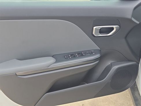 New 2025 Kia K4 LXS image 19