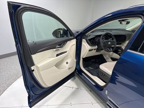Used 2023 Buick Envision Avenir image 10