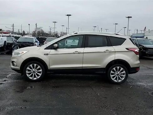 Used 2017 Ford Escape Titanium image 5