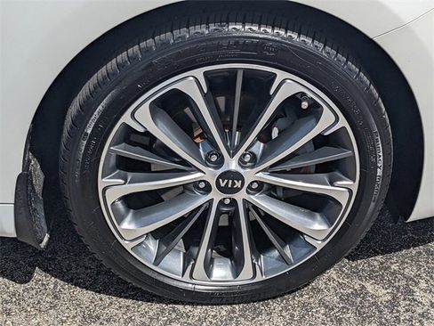 Certified 2019 Kia Cadenza Technology image 16