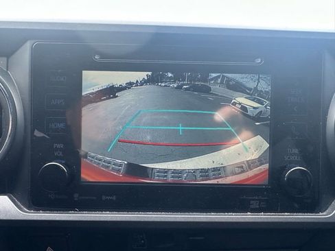 Used 2017 Toyota Tacoma TRD Off-Road w/ Tow Package image 13