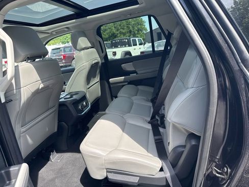 Used 2025 Ford Expedition Max Active AWD/4WD image 10