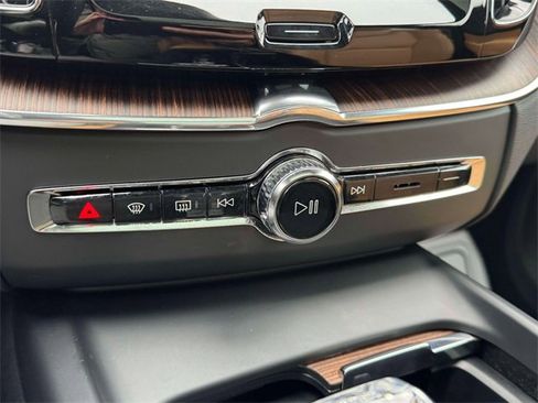 Used 2022 Volvo XC60 B5 Inscription w/ Advanced Package image 30