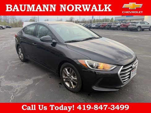 Used 2017 Hyundai Elantra SE image 2