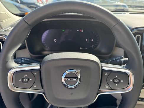 Used 2026 Volvo XC40 B4 Plus w/ Climate Package FWD image 27