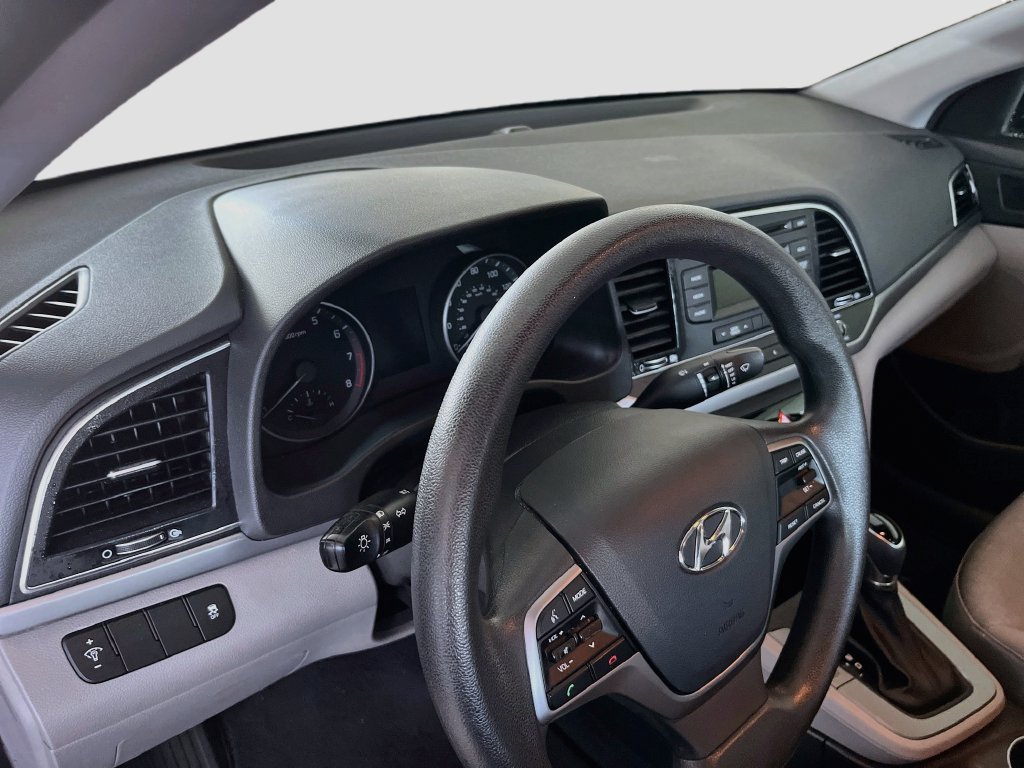 Used 2018 Hyundai Elantra SE w/ Cargo Package FWD image 9