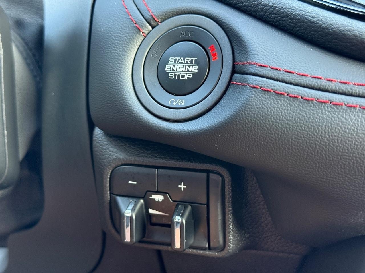 Used 2025 Dodge Durango R/T w/ Blacktop Package AWD/4WD image 16