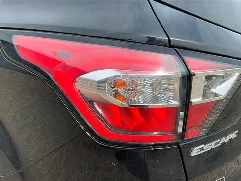 Used 2018 Ford Escape SE w/ SE Sync 3 Package FWD image 28